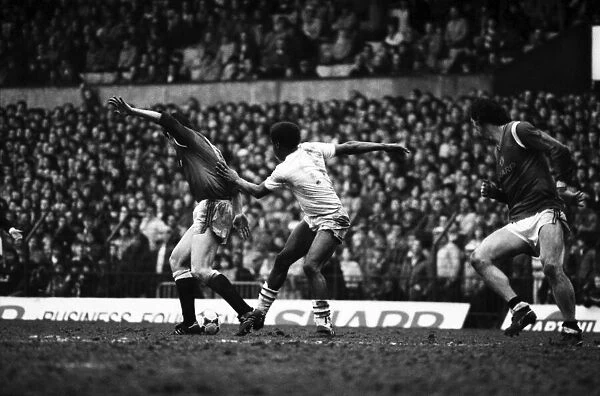 Manchester United v. Aston Villa. March 1985 MF20-12-005 The final score was a