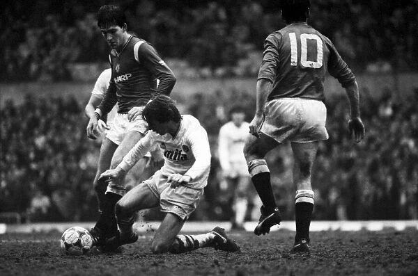 Manchester United v. Aston Villa. March 1985 MF20-12-008 The final score was a