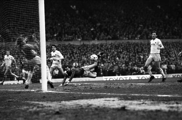 Manchester United v. Aston Villa. March 1985 MF20-12-049 The final score was a
