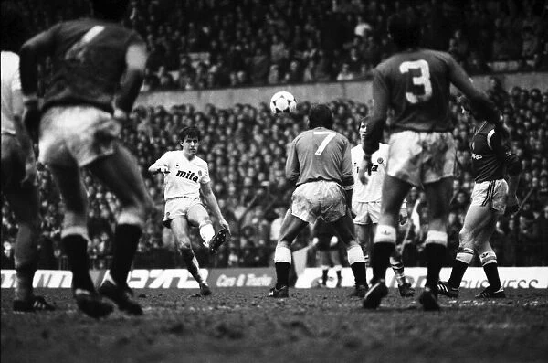 Manchester United v. Aston Villa. March 1985 MF20-12-007 The final score was a