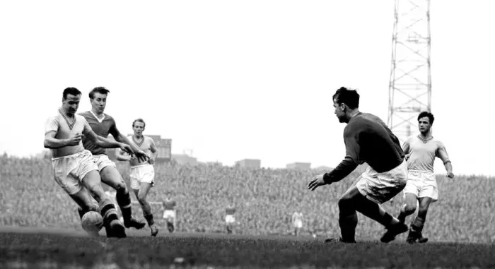 Framed Print : Manchester United v Aston Villa league match at Old Trafford, 5th October 1957 Framed Print : Manchester United v Aston Villa league match at Old Trafford, 5th October 1957