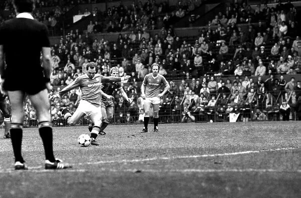 Manchester United v. Birmingham. April 1984 MF15-04-068 The final score was a one