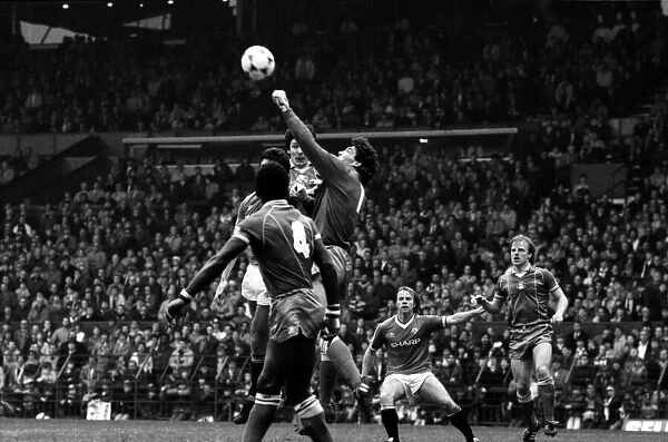 Manchester United v. Birmingham. April 1984 MF15-04-062 The final score was a one
