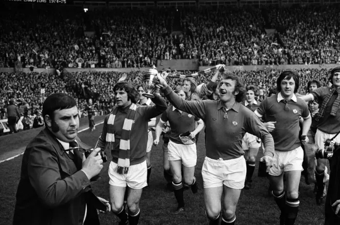 Framed Print : Manchester United v Blackpool, League Division Two, final score 4-0 to Manchester United Framed Print : Manchester United v Blackpool, League Division Two, final score 4-0 to Manchester United