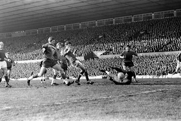 Manchester United v. Crystal Palace. February 1970 70-1630-005