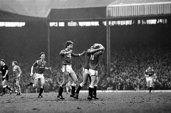 Manchester United v. Everton. March 1985 MF20-09-095 The final score was a one all
