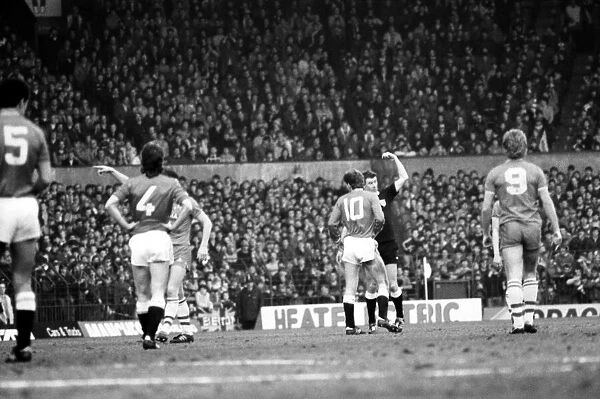 Manchester United v. Everton. March 1985 MF20-09-059 The final score was a one all
