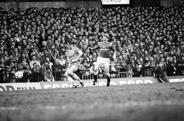 Manchester United v. Everton. March 1985 MF20-09-055 The final score was a one all