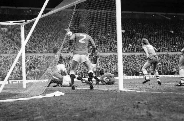 Framed Print : Manchester United v. Everton. March 1985 MF20-09-012 The final score was a one all