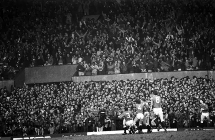 Framed Print : Manchester United v. Everton. March 1985 MF20-09-021 The final score was a one all Framed Print : Manchester United v. Everton. March 1985 MF20-09-021 The final score was a one all
