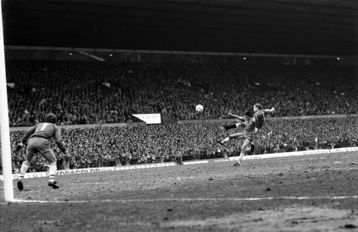 Framed Print : Manchester United v. Everton. March 1985 MF20-09-030 The final score was a one all Framed Print : Manchester United v. Everton. March 1985 MF20-09-030 The final score was a one all
