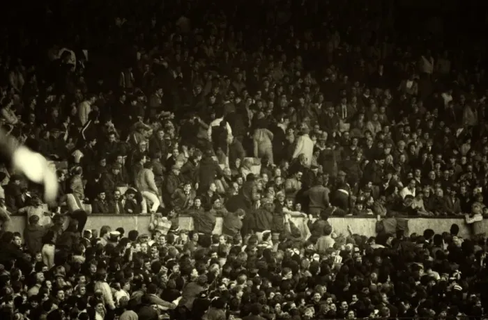 Framed Print : Manchester United v. Everton. March 1985 MF20-09-042 The final score was a one all Framed Print : Manchester United v. Everton. March 1985 MF20-09-042 The final score was a one all