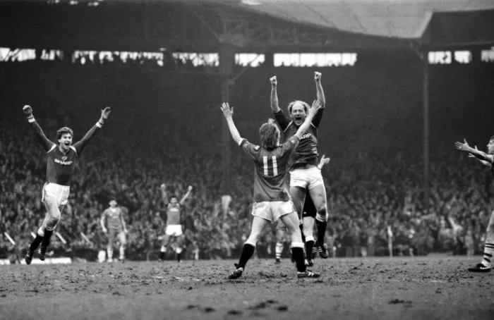 Framed Print : Manchester United v. Everton. March 1985 MF20-09-106 The final score was a one all