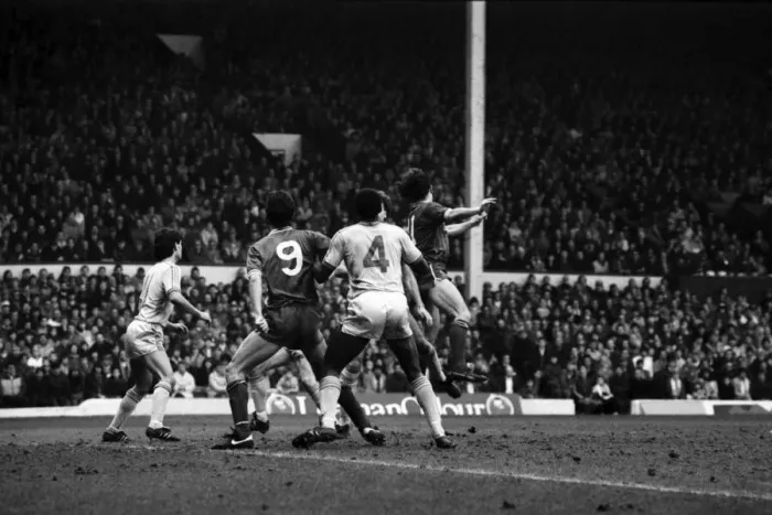 Framed Print : Manchester United v. Everton. March 1985 MF20-09-116 The final score was a one all Framed Print : Manchester United v. Everton. March 1985 MF20-09-116 The final score was a one all