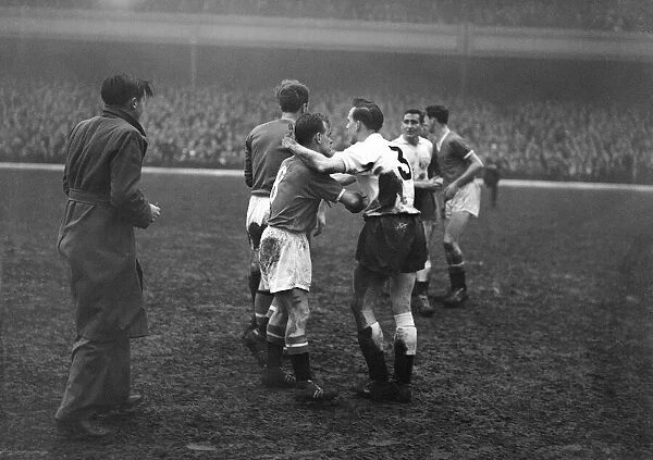 Manchester United v Fulham in the FA Cup Semi Final March 1958 Palyers shake