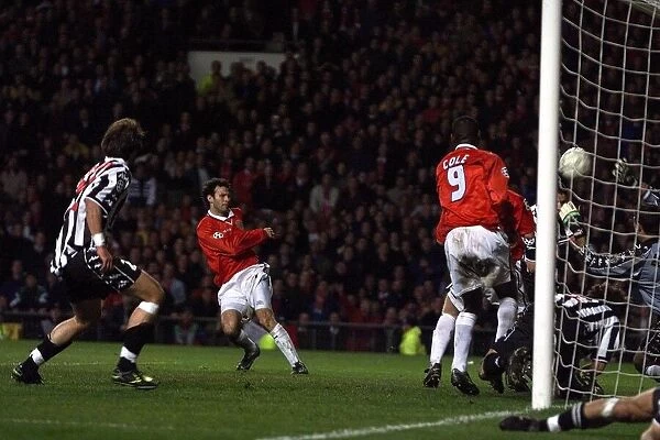 Manchester United v Juventus European Cup Semi Final April 1999 Ryan Giggs scores a late