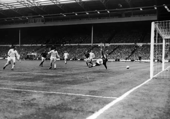 Framed Print : Manchester United v Leicester City FA Cup Final 1963. Gordon Banks dives as he tries to Framed Print : Manchester United v Leicester City FA Cup Final 1963. Gordon Banks dives as he tries to