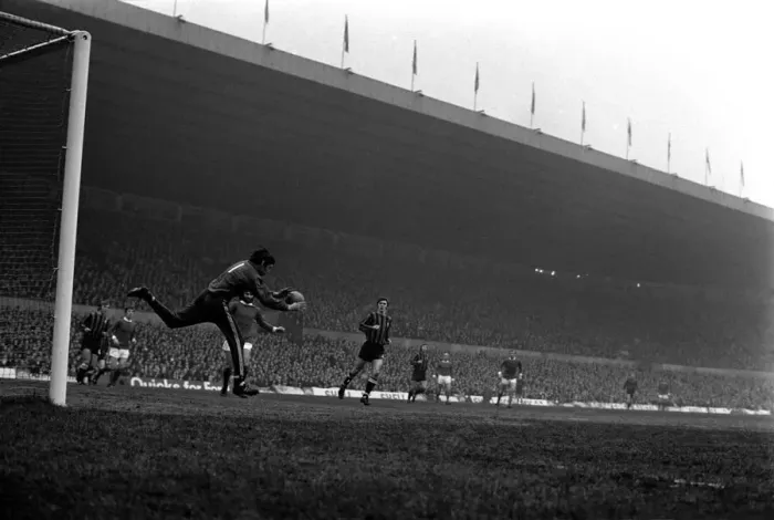 Framed Print : Manchester United v. Middlesbrough. F. A. Cup 3rd round. January 1971 71-00067-016
