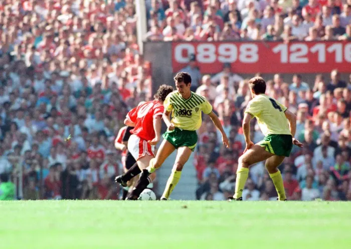 Framed Print : Manchester United v Norwich, league match at Old Trafford, Saturday 7th September 1991 Framed Print : Manchester United v Norwich, league match at Old Trafford, Saturday 7th September 1991
