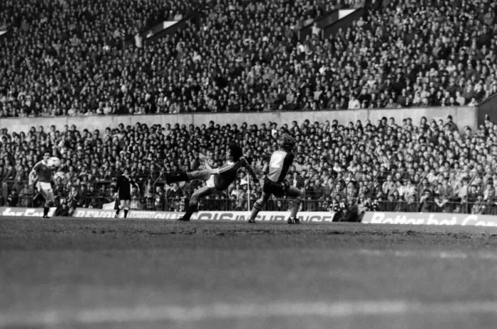 Framed Print : Manchester United v. Southampton. May 1982 MF07-10-072