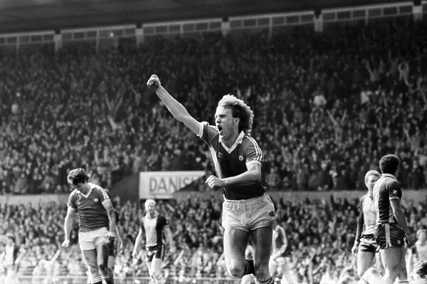 Manchester United v. Southampton. May 1982 MF07-10-057