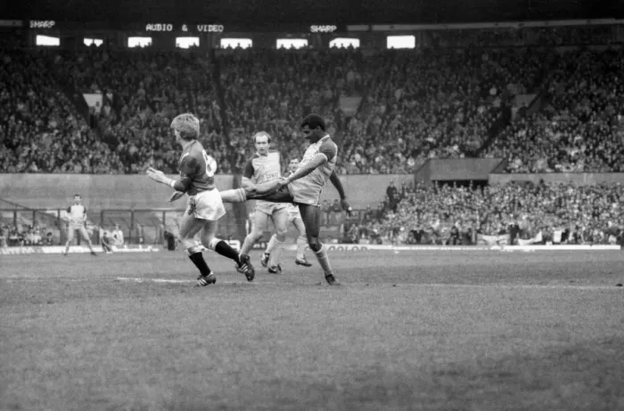 Framed Print : Manchester United v. Sunderland. April 1985 MF21-03-068 The final score was a two Framed Print : Manchester United v. Sunderland. April 1985 MF21-03-068 The final score was a two