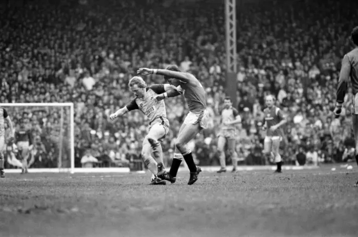 Framed Print : Manchester United v. Sunderland. April 1985 MF21-03-056 The final score was a two Framed Print : Manchester United v. Sunderland. April 1985 MF21-03-056 The final score was a two