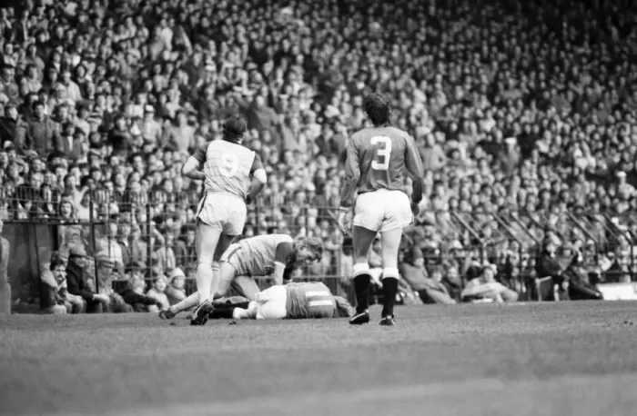 Framed Print : Manchester United v. Sunderland. April 1985 MF21-03-059 The final score was a two Framed Print : Manchester United v. Sunderland. April 1985 MF21-03-059 The final score was a two