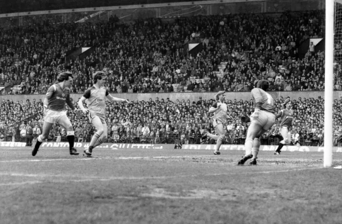 Framed Print : Manchester United v. Sunderland. April 1985 MF21-03-047 The final score was a two Framed Print : Manchester United v. Sunderland. April 1985 MF21-03-047 The final score was a two