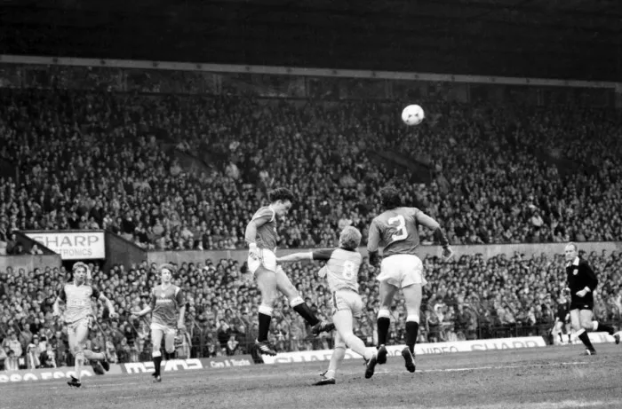 Framed Print : Manchester United v. Sunderland. April 1985 MF21-03-054 The final score was a two Framed Print : Manchester United v. Sunderland. April 1985 MF21-03-054 The final score was a two