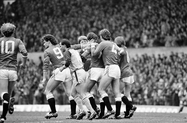 Manchester United v. Sunderland. April 1985 MF21-03-040 The final score was a two all