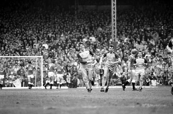 Manchester United v. Sunderland. April 1985 MF21-03-030 The final score was a two all