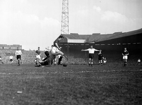 Manchester United v Sunderland-United winning to take championship April 1957