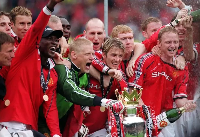 Framed Print : Manchester United v Tottenham Hotspur Mauy 1999 Manchester United team celebrate Framed Print : Manchester United v Tottenham Hotspur Mauy 1999 Manchester United team celebrate