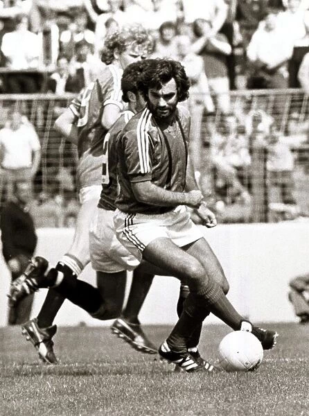 Manchester Uniteds George Best in action against Glentoran August 1982