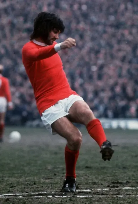 Framed Print : Manchester Uniteds George Best in action against Leeds in the FA Cup semi final Framed Print : Manchester Uniteds George Best in action against Leeds in the FA Cup semi final