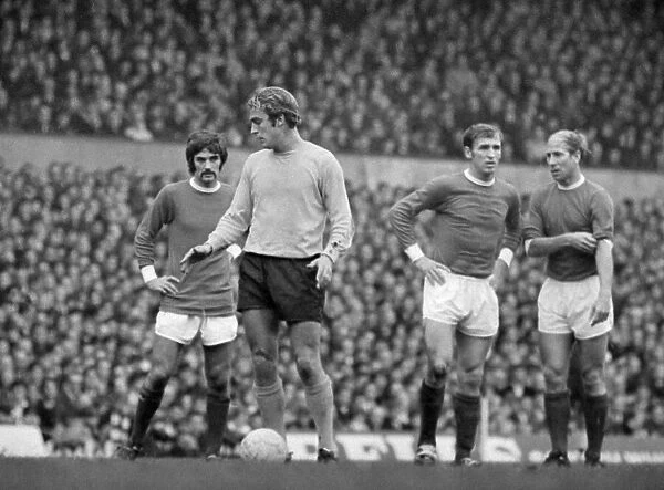 Manchester Uniteds George Best, Pat Crerand and Bobby Charlton await a Sunderland