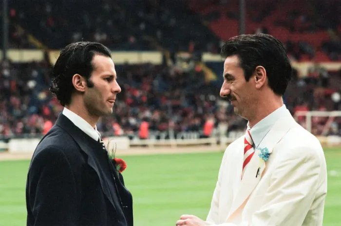 Framed Print : Manchester Uniteds Ryan Giggs (left) comes face to face with Liverpool Framed Print : Manchester Uniteds Ryan Giggs (left) comes face to face with Liverpool