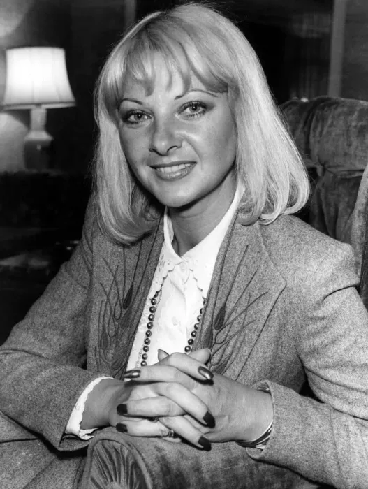 Framed Print : Mandy Rice-Davies, a former model and showgirl best known for her association with Framed Print : Mandy Rice-Davies, a former model and showgirl best known for her association with