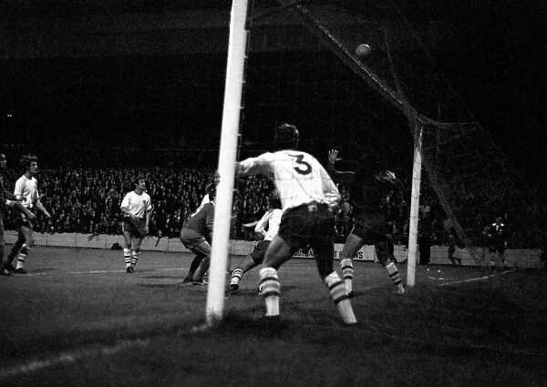 Mansfield v. Liverpool. September 1970 71-00193-022