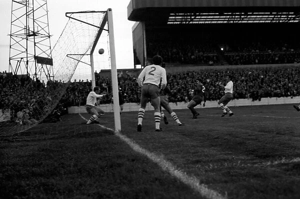 Mansfield v. Liverpool. September 1970 71-00193-015