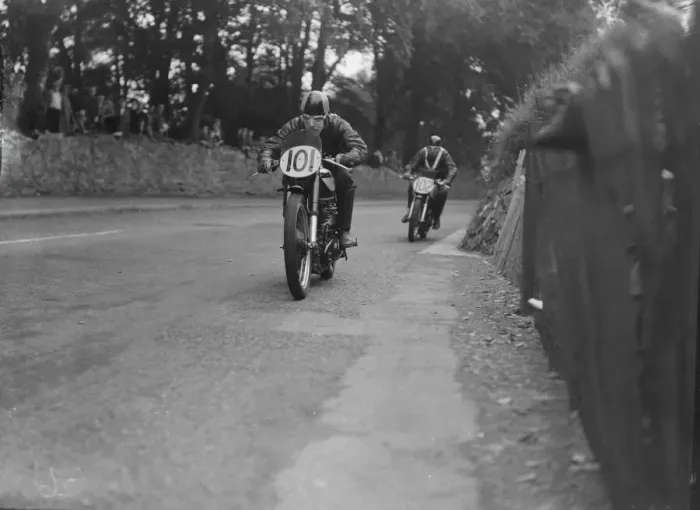 Framed Print : Manx Junior Grand Prix Isle of Man 1951 R H Rudge 12 / 9 / 1951 B4572 / 9 Framed Print : Manx Junior Grand Prix Isle of Man 1951 R H Rudge 12 / 9 / 1951 B4572 / 9