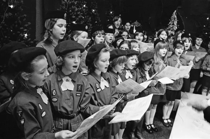 Framed Print : Marathon carol singers, in the Cleveland. Middlesbrough, North Yorkshire, 1974 Framed Print : Marathon carol singers, in the Cleveland. Middlesbrough, North Yorkshire, 1974
