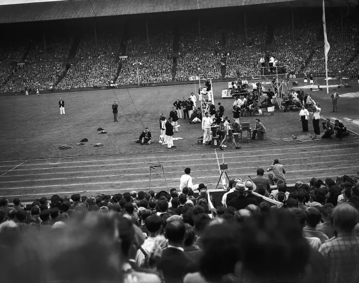 Framed Print : Marathon runner crosses the finish line at Wembley at London Olympic Games 1948 Framed Print : Marathon runner crosses the finish line at Wembley at London Olympic Games 1948