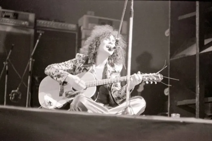 Framed Print : Marc Bolan in concert at th Empire Pool, Wembley. Sitting on stage cross legged