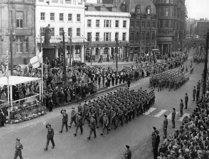 Framed Print : A march past of the 1st Battalion, the Royal Northumberland Fusiliers after they returned