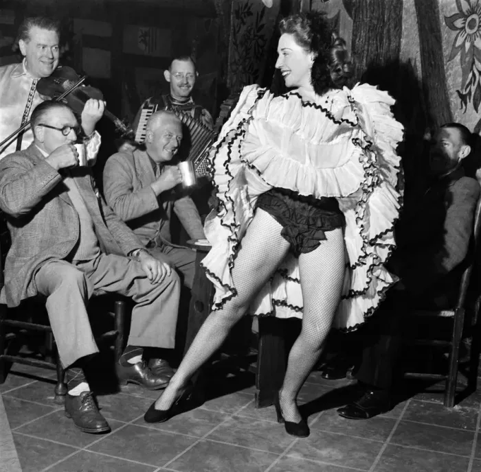 Framed Print : Margaret Madison, 26-year-old redhead, dances the can-can nightly in a Rodley (yorkshire Framed Print : Margaret Madison, 26-year-old redhead, dances the can-can nightly in a Rodley (yorkshire