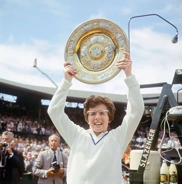Margaret Smith was the defending champion, but lost in the semifinals to Billie Jean King