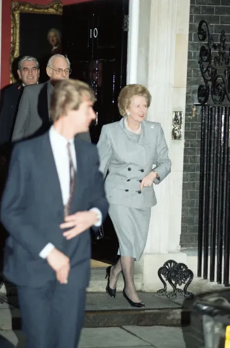 Framed Print : Margaret Thatcher at 10 Downing Street following the Prime Ministers resignation