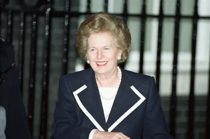 Framed Print : Margaret Thatcher at 10 Downing Street after John Major won the Conservative leadership Framed Print : Margaret Thatcher at 10 Downing Street after John Major won the Conservative leadership